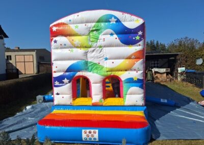 Hüpfburg "Regenbogen-Hindernisbahn" mieten – für Sporttage und Schulfeste